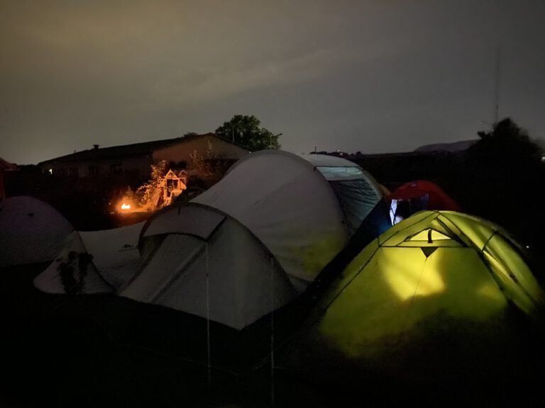 Auf die Zelte, fertig, los! Ein Forschercamp im Kleingarten